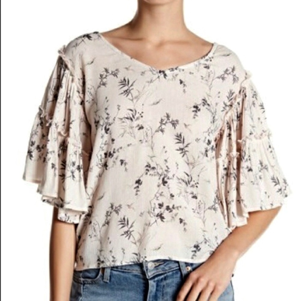 MELROSE AND MARKET TIERED SLEEVE TOP
